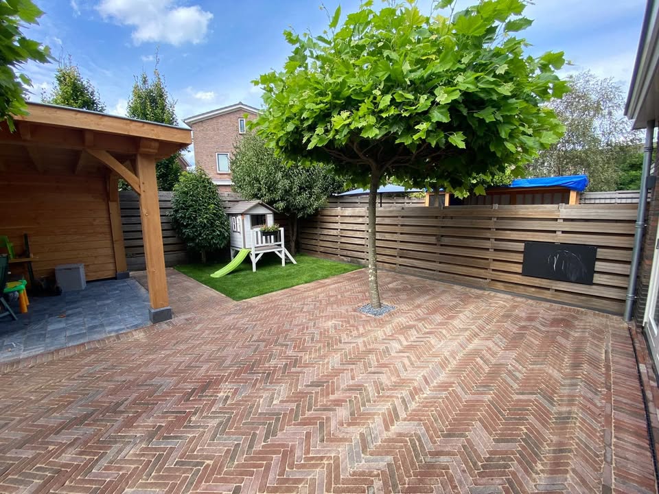 Van der Wiele Sierbestrating logo