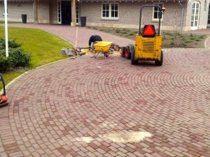 Leushuis Bestratingen en Sierbestrating logo